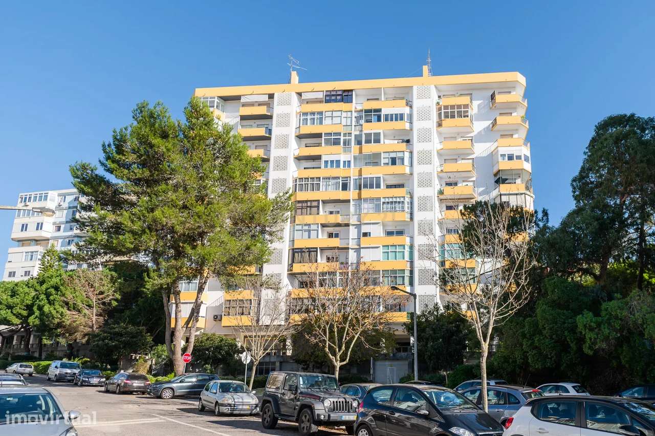 Excelente T2 Totalmente Remodelado | Monte Estoril-33