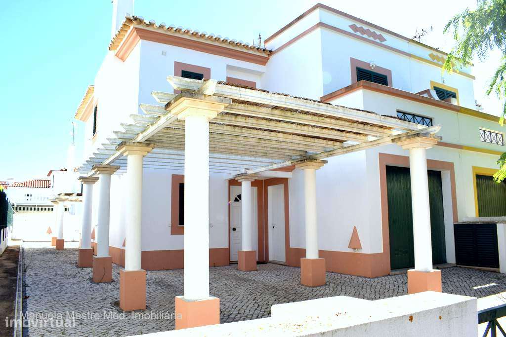 Moradia T3 com terraço e garagem em Manta Rota-32