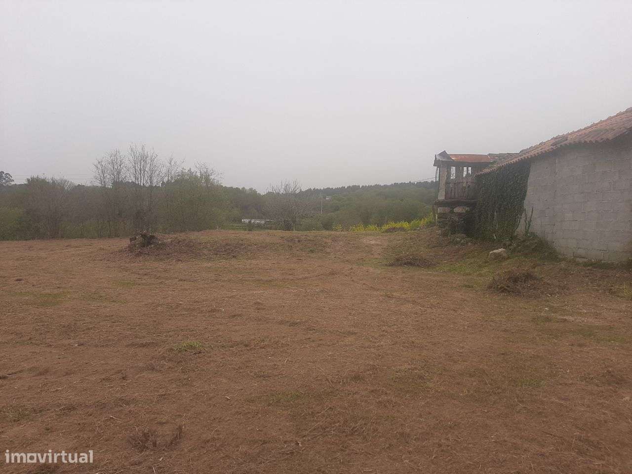 Terreno com 1.800m2 para construção de uma moradia. - Grande imagem: 2/5