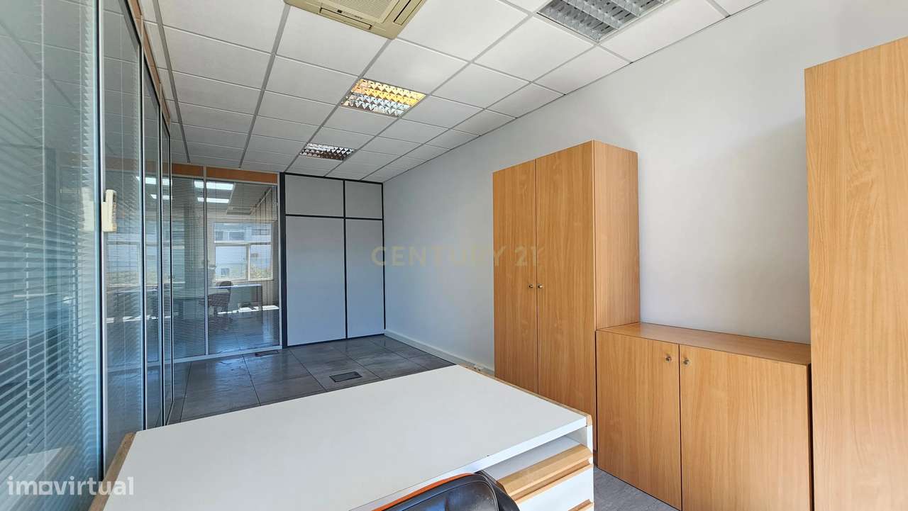 Escritório amplo e totalmente equipado no ElosPark II, em S. Marcos-43