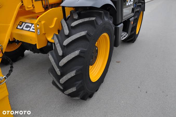 JCB 535-95 ŁADOWARKA TELESKOPOWA STAGE V 109 KM MAŁO MTG 572 UDŹWIG 3500 kg WYSOKOŚĆ ZAŁADUNKU 9,5 m NA GWARANCJI JAK NOWA Klimatyzacja Widły do palet Szybkozłącze hydrauliczne - 7