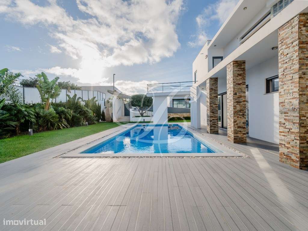 Moradia T4+1 com piscina, jardim relvado e área de barbecue | Cascais-6