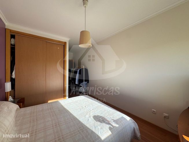 Apartamento T3 com garagem no Parque das Oliveiras, Camarate-13