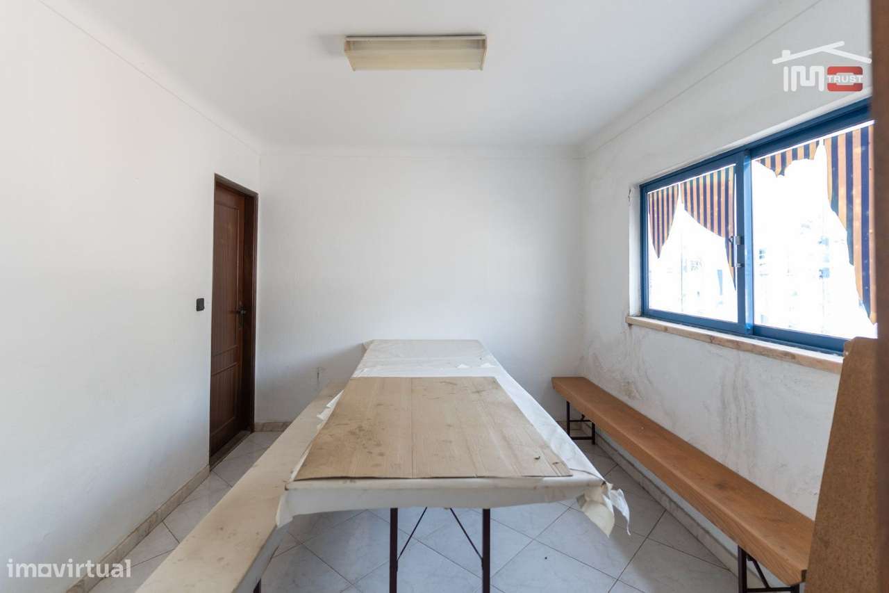 Pavilhão industrial com boa localização - Grande imagem: 4/21