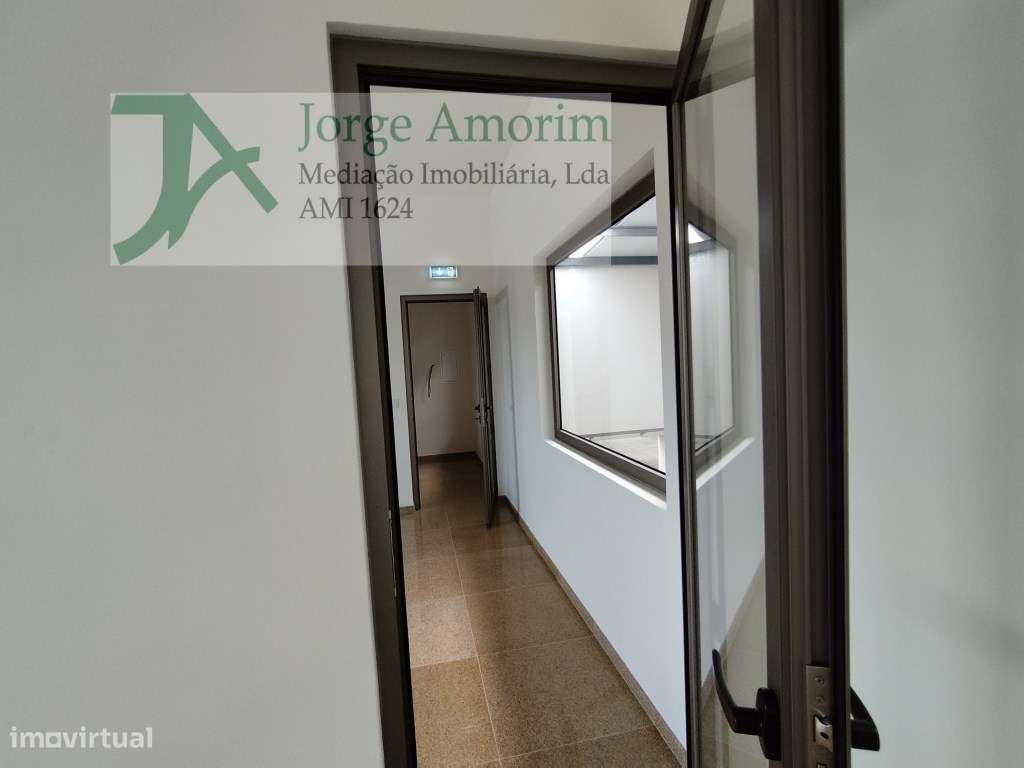 Armazém industrial 1600 m2. Aceso A1 a 500 mt.-8