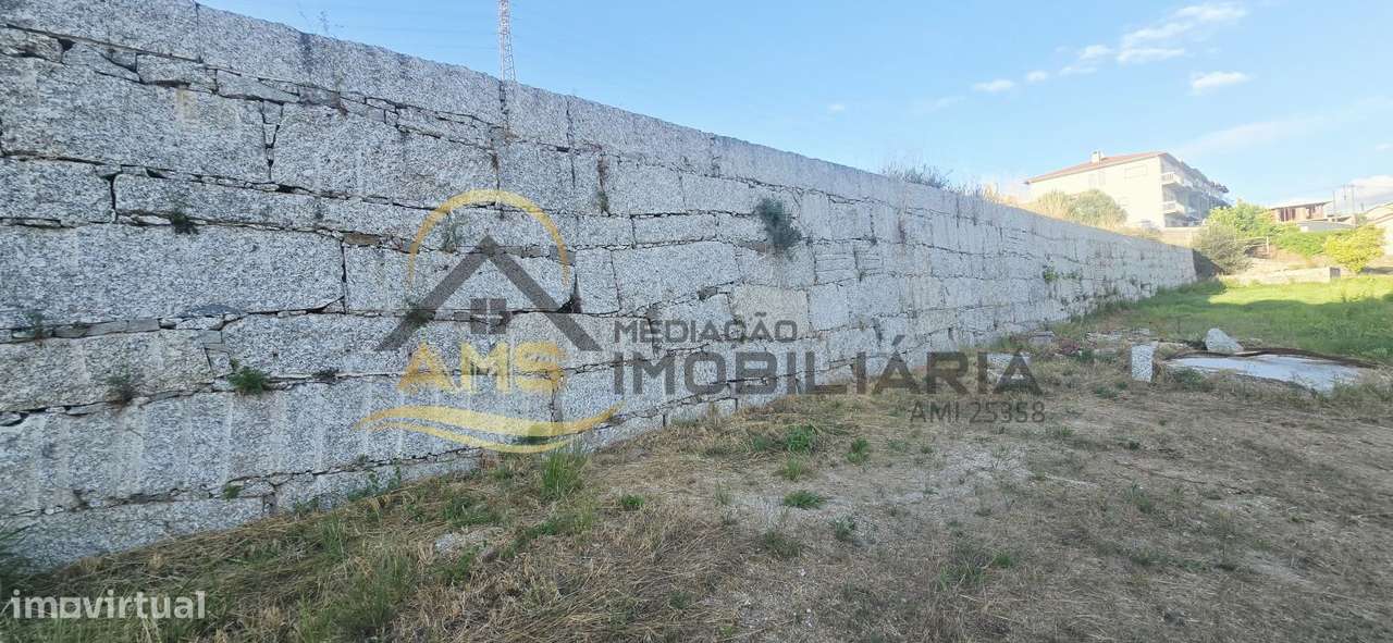 Moradia para restauro e terreno industrial com mais de 4000m²-39