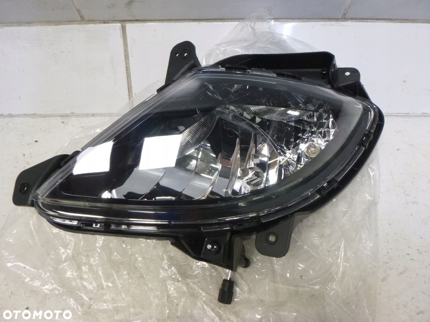 HYUNDAI ix20 JC LAMPA PRZECIWMGIELNA LEWA PRZÓD - 2