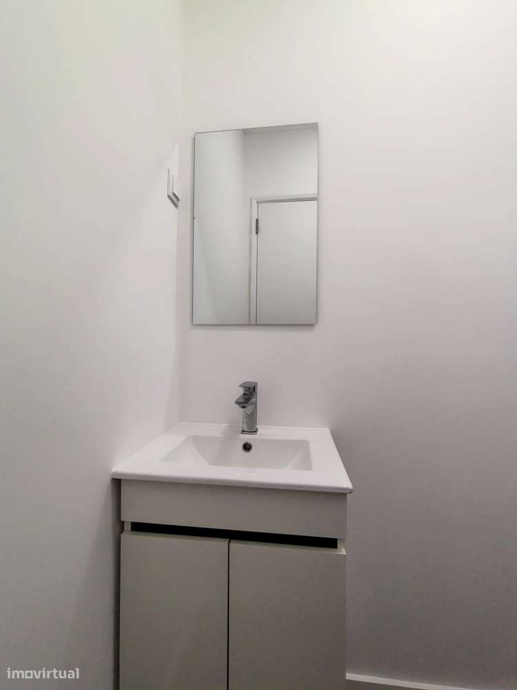 Apartamento T3 Totalmente Remodelado-11