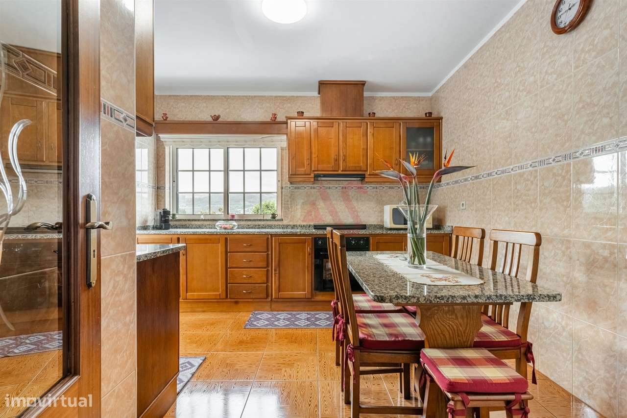 Moradia T3+3 com Duas Habitações Independentes – Excelente Oportunidad-11