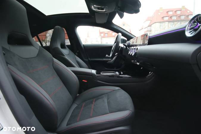 Mercedes-Benz CLA 200 AMG Line 7G-DCT - 23