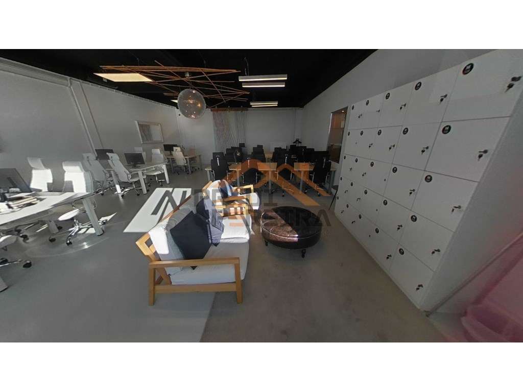 Sala de trabalho, para 32 pessoas, em Marvila. - Grande imagem: 3/26