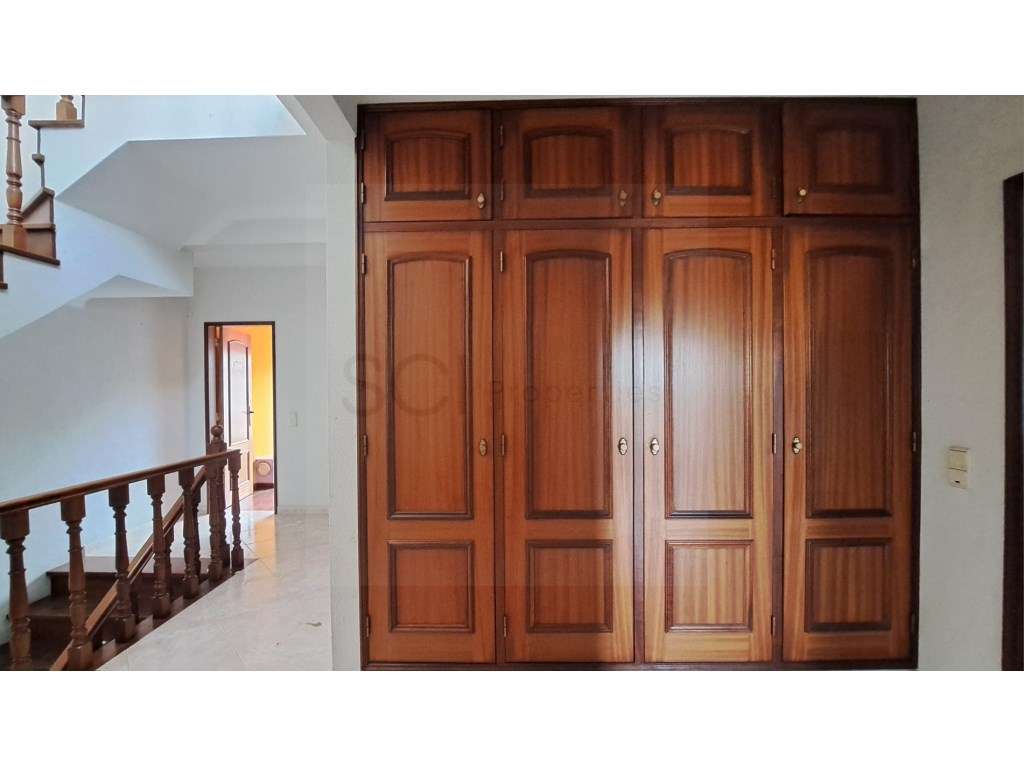 Moradia T3 +1 independente com garagem e piscina em Sesimbra-25