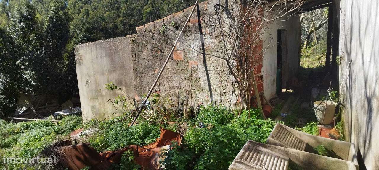 Moradia T3 para recuperar em Matacães (Torres Vedras) - Grande imagem: 4/8