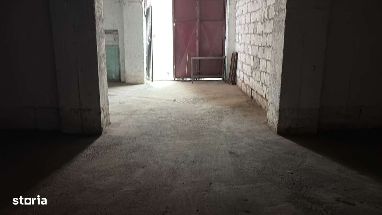 Vand garaj-depozit, in Pitesti, ultracentral in suprafata de 86 mp-4