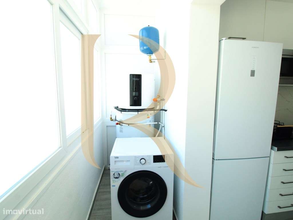 Apartamento T4 remodelado com varanda em Laranjeiro - Almada - Grande imagem: 4/17