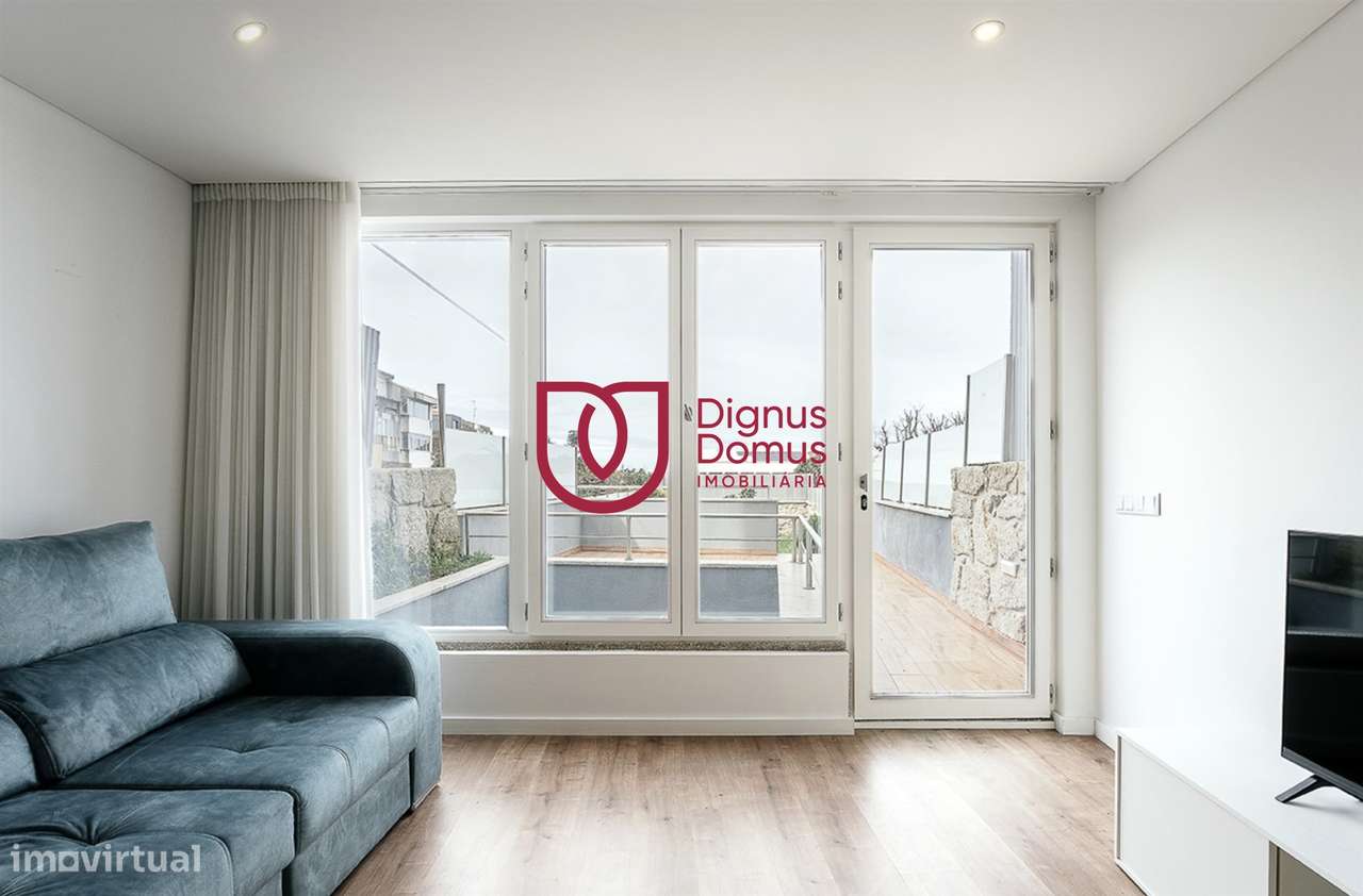 Duplex Renovado com Logradouro e Rendimento Garantido — Porto Centro-15