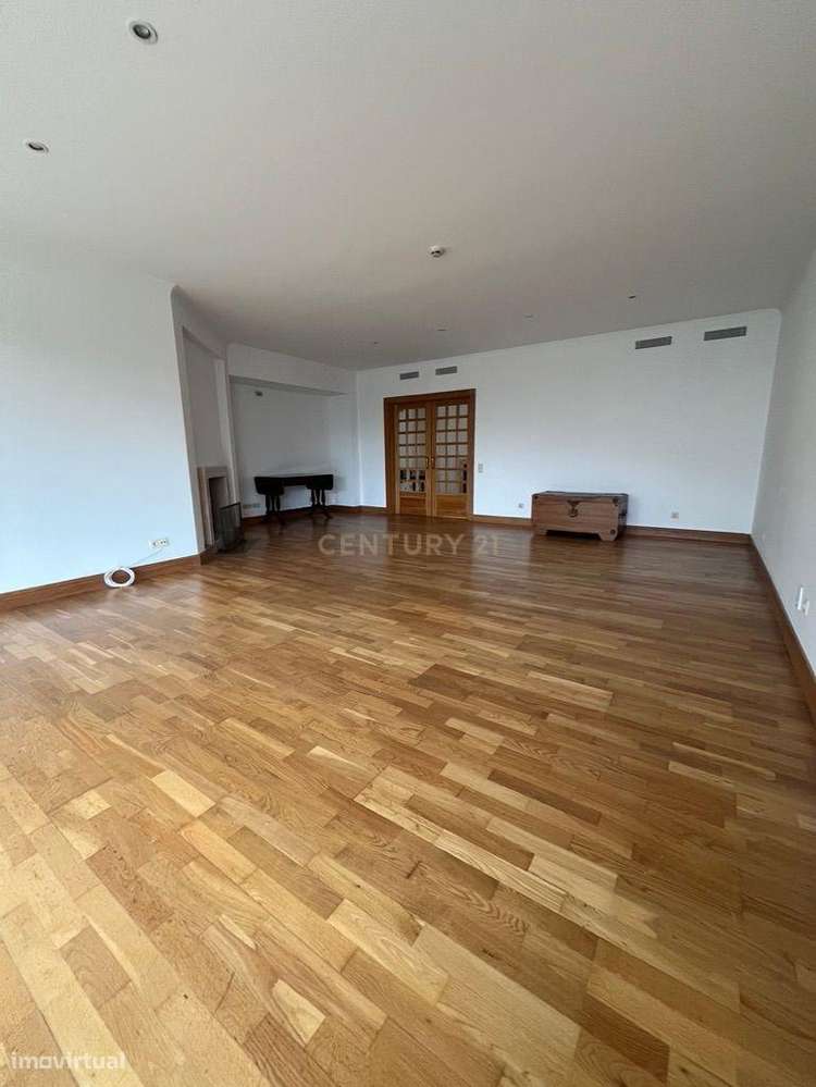 T3 com Terraço e Vista Desafogada – Belas Clube de Campo - Arrendament - Grande imagem: 3/23