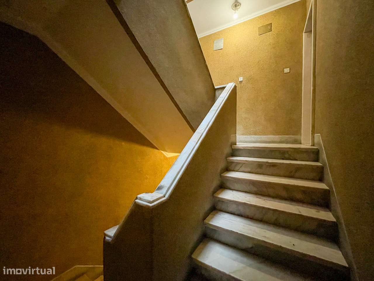 Prédio com 8 T2 (7 devolutos) + Sótão - Póvoa de Santa Iria-6