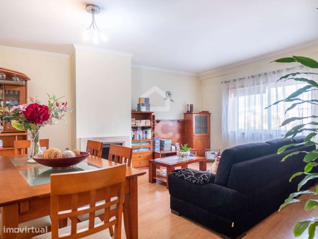 Apartamento T2 com Lugar de garagem para 2 viaturas - Grande imagem: 3/19