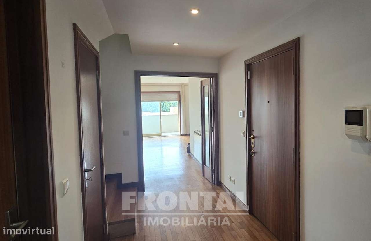 T3 Duplex em Condomínio Fechado com Piscina | Lavra, Matosinhos-5