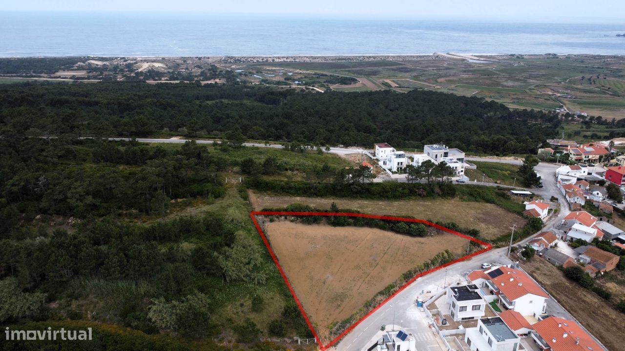 Terreno com 2690 m2 na malha urbana em Casal Mota, Famalicão, Nazaré