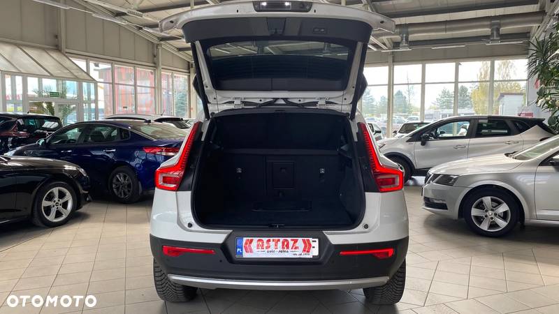 Volvo XC 40 D4 SCR AWD Momentum - 25