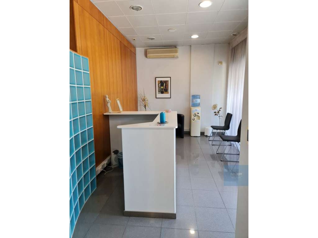 Espaço Comercial com Parqueamento no Areeiro - Grande imagem: 3/14