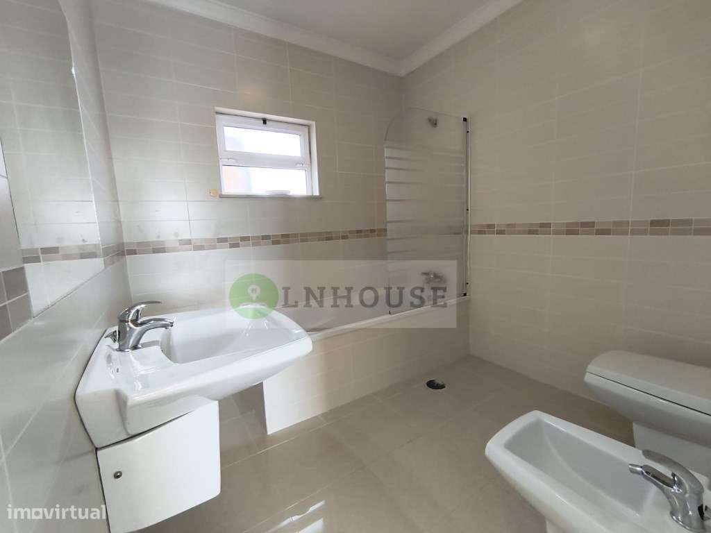 Moradia T4 com piscina e garagem - Castro Marim-21