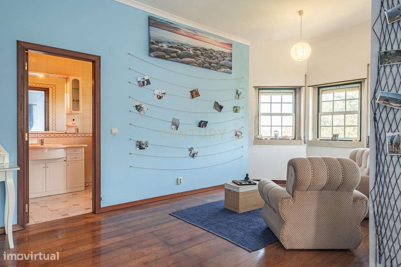 Moradia rodeada pelo campo-18