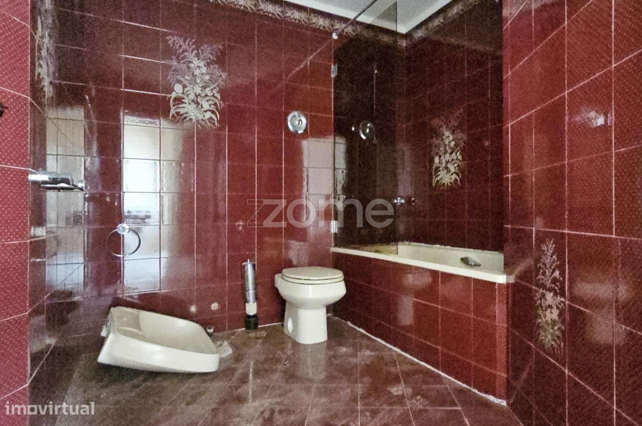 Moradia rara para Reabilitação – Vista Mar | São Pedro Estoril-23