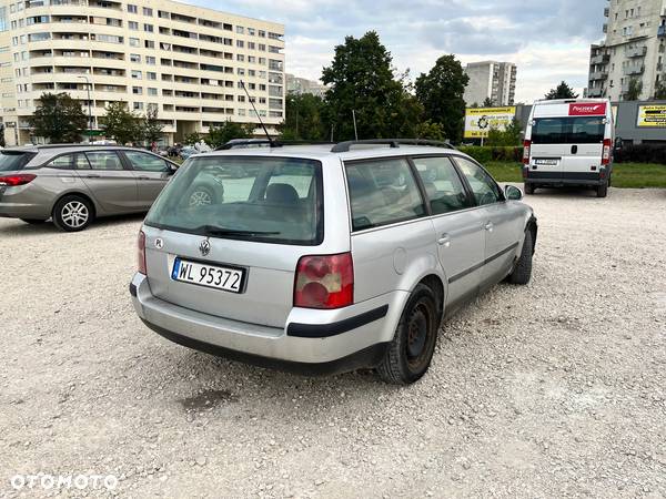 Volkswagen Passat - 1