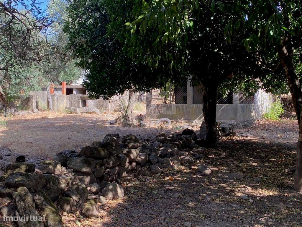 Moradia independente com 500 m2 área bruta-12