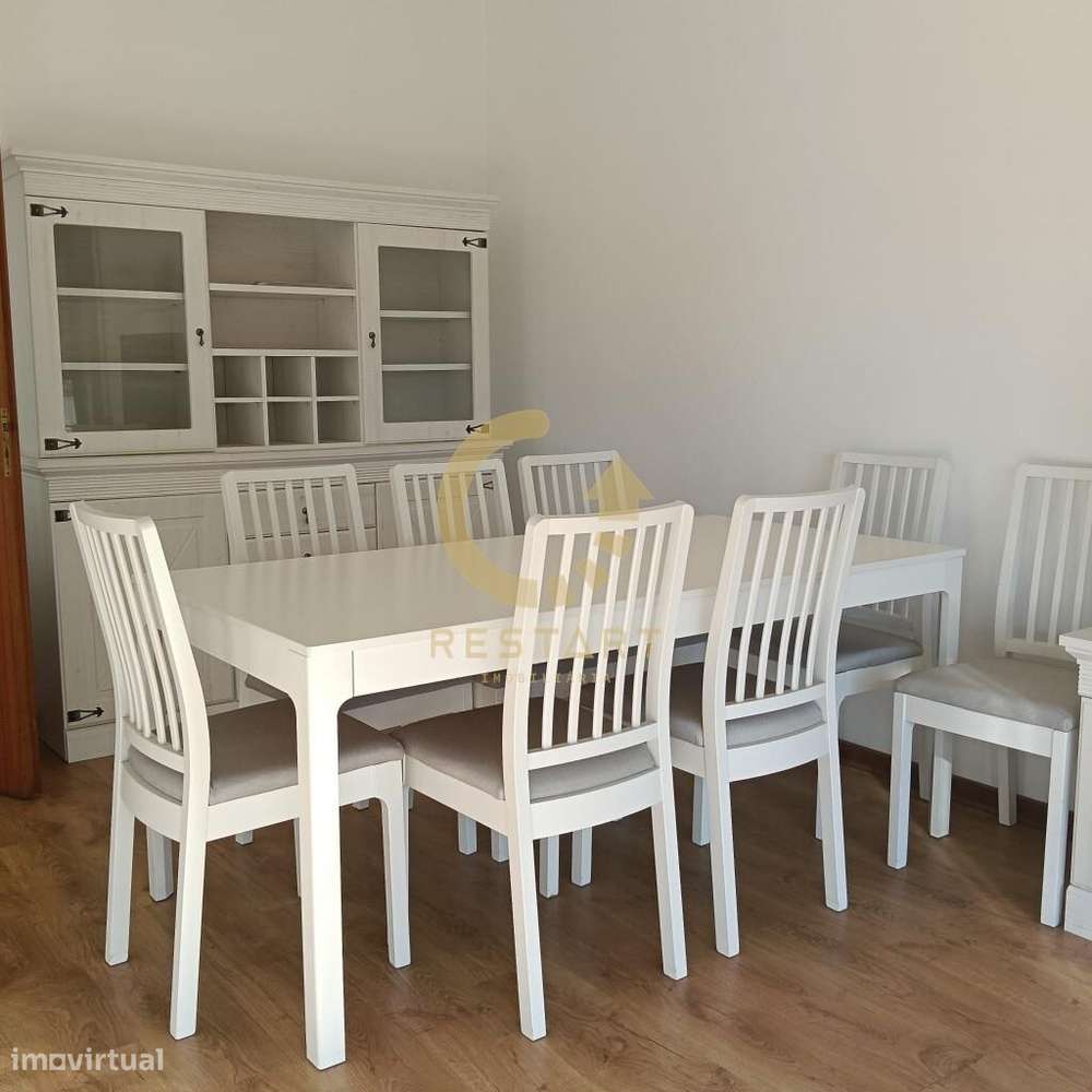 Apartamento T2 com Varanda e Lugar de Garagem - Porto - Grande imagem: 4/27