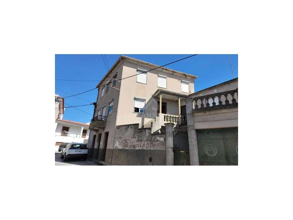 Moradia independente com 500 m2 área bruta-34