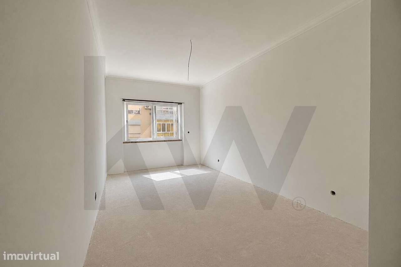 Apartamento T2 Totalmente Remodelado no centro de Monte Abraão – Confo-10