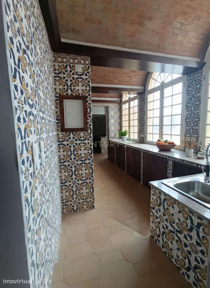 Distinta Moradia, com piscina e adega - perto de praias-10