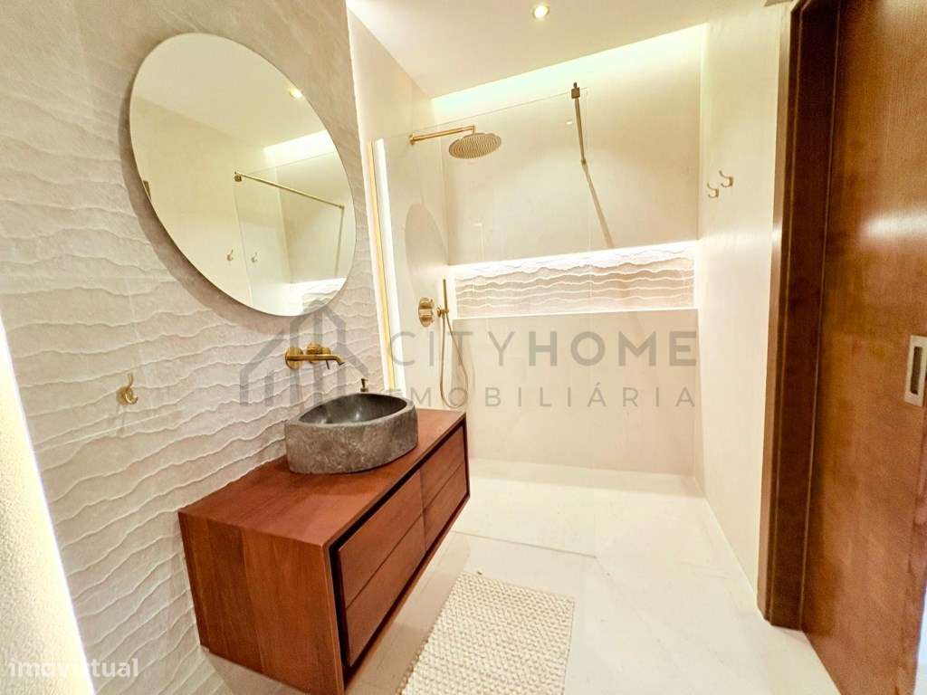 MORADIA DE CHARME COM 4 SUITES INDEPENDENTES E PISCINA-17