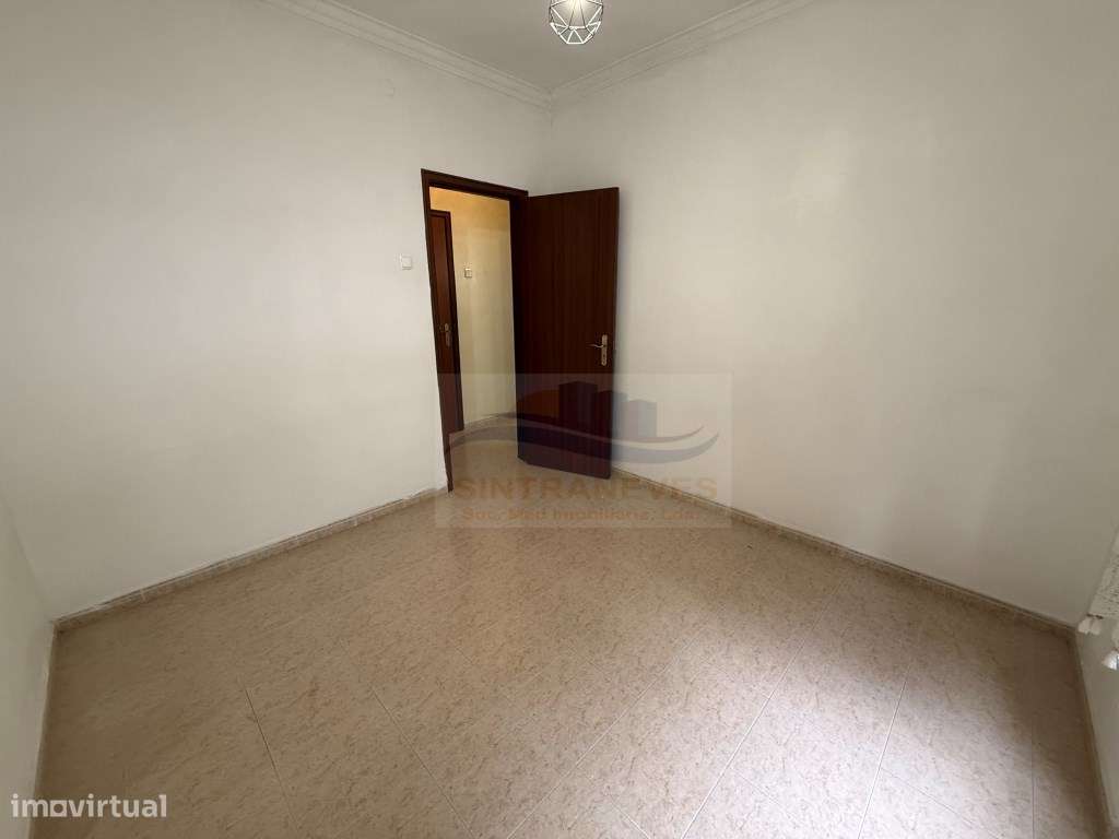 Arrendamento T2 - Praça dos Aliados - 2.º Andar - Grande imagem: 4/14