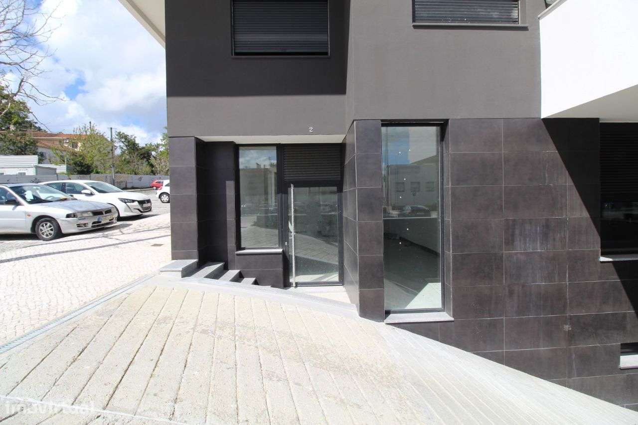 Loja Junto ao Centro – Excelente Localização - Grande imagem: 2/9