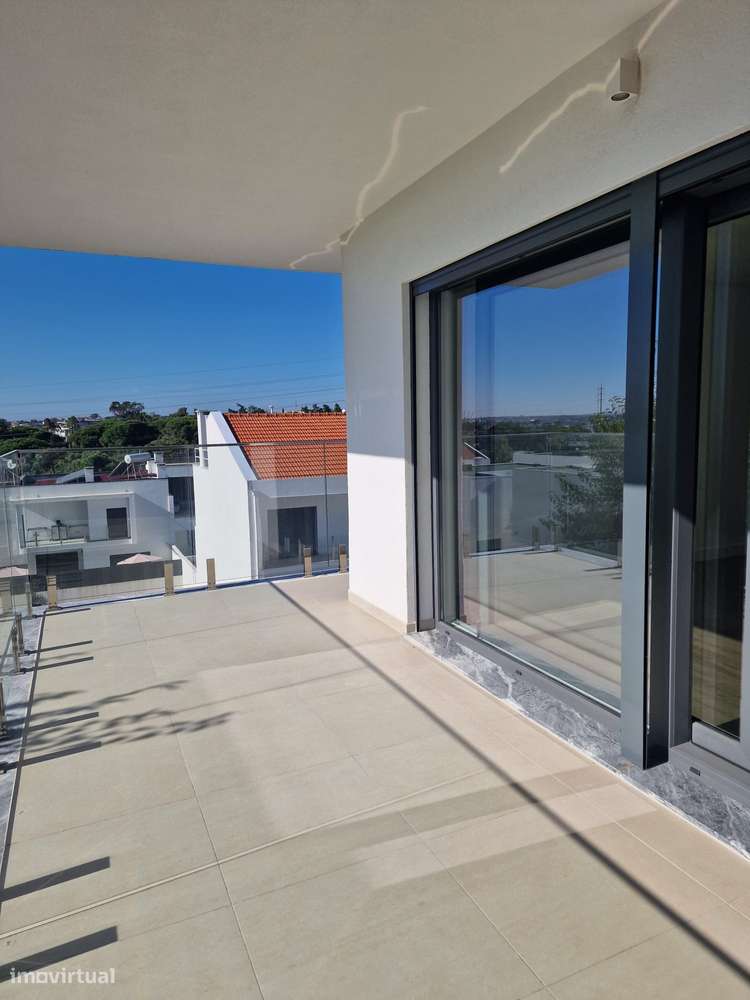 T3 2º Luxo c Estac. Arrecad., Varandas, Vistas jtº Forúm Almada-1