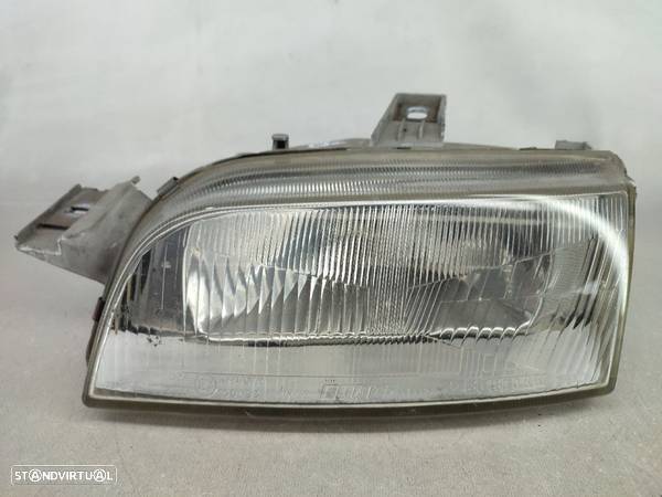 Optica Farol Esquerda Esq Fiat Punto (176_) - 1