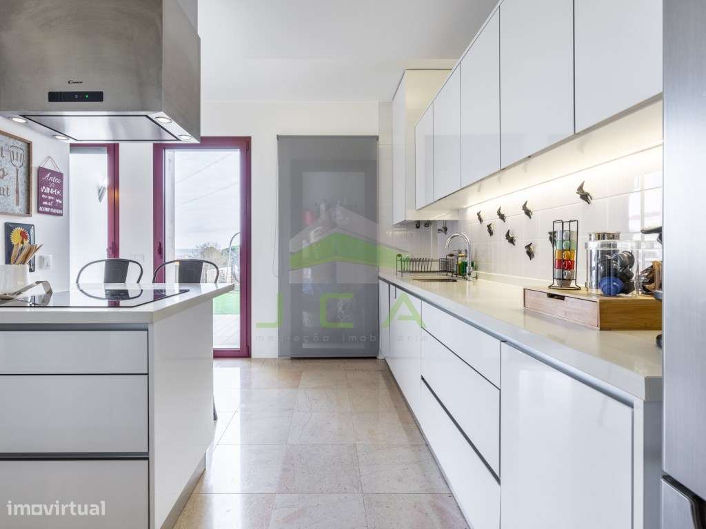 Apartamento T4 com terraço e piscina - Grande imagem: 4/45