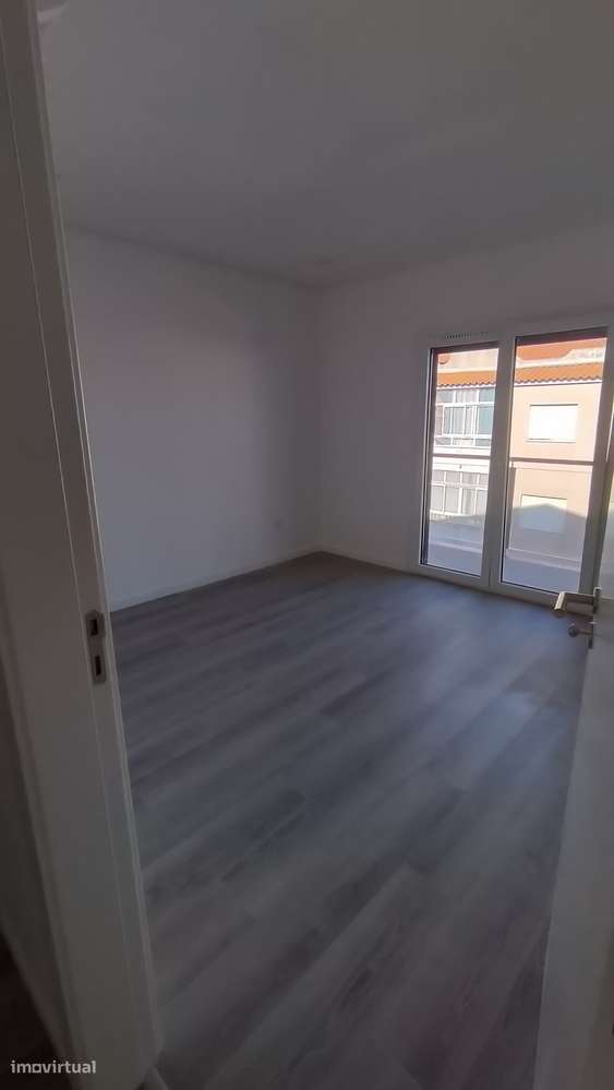 T2 duplex com parqueamento e arrecadação.-3