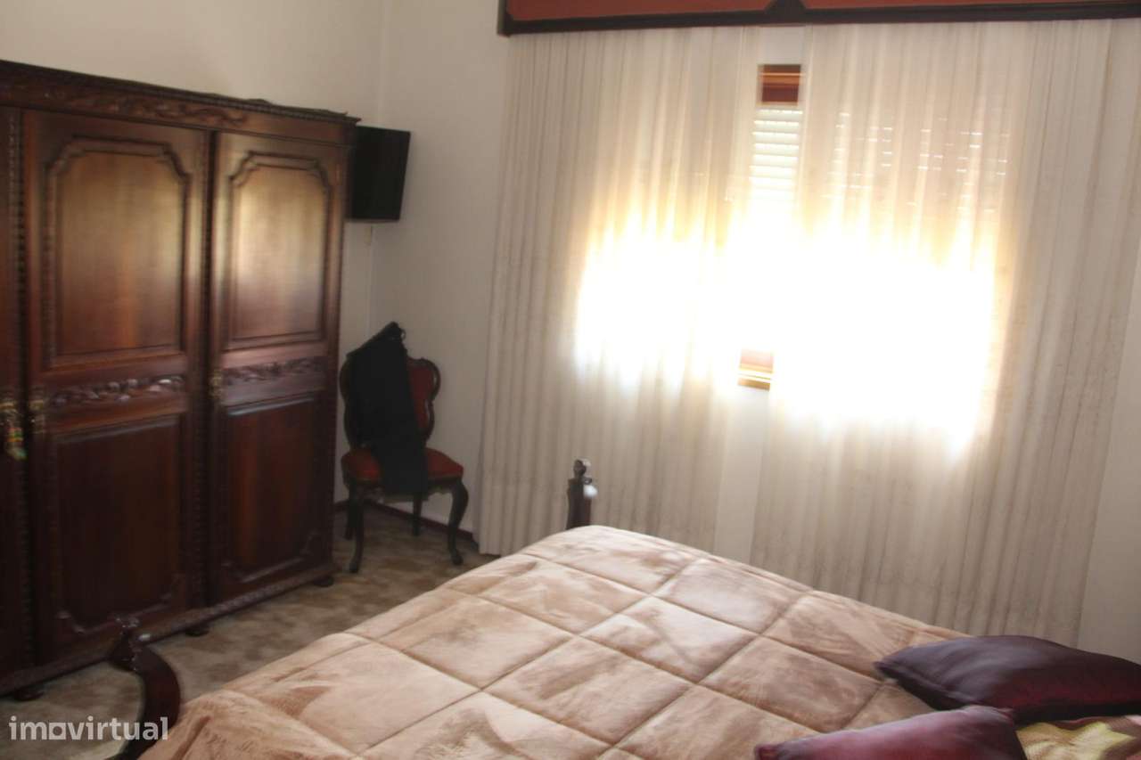 Moradia 4 Frentes lote com 980m2-45