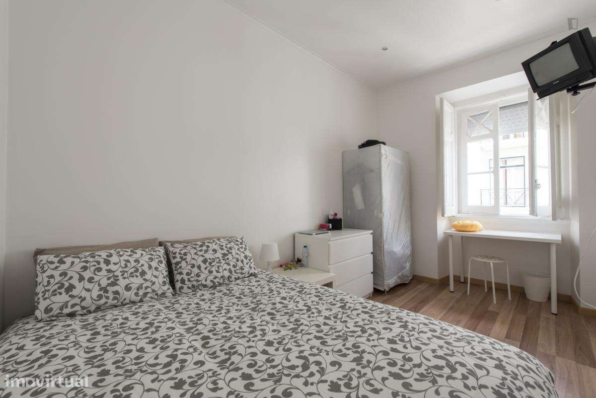 Quarto - localizado em Anjos Lisbon - Grande imagem: 5/8