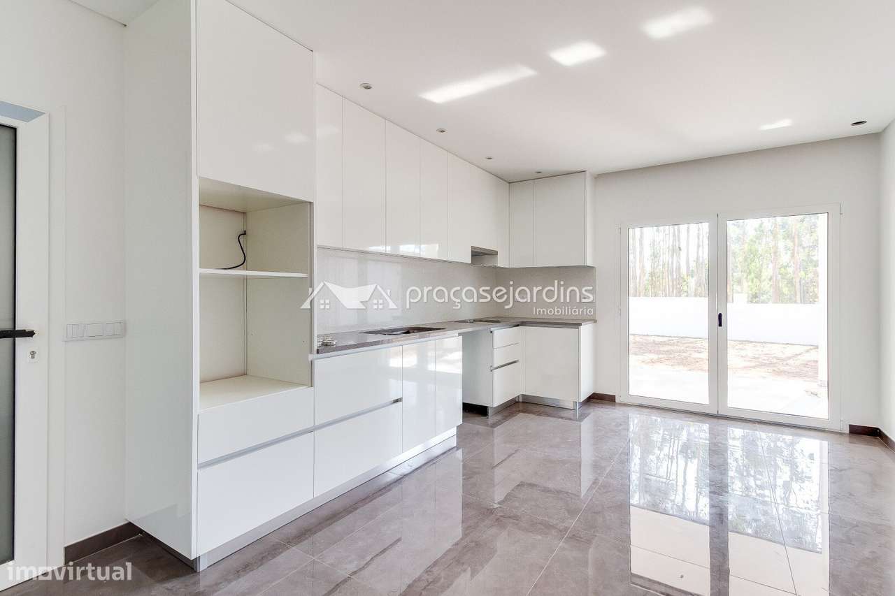 Moradia T3 com jardim, varanda e garagem-4