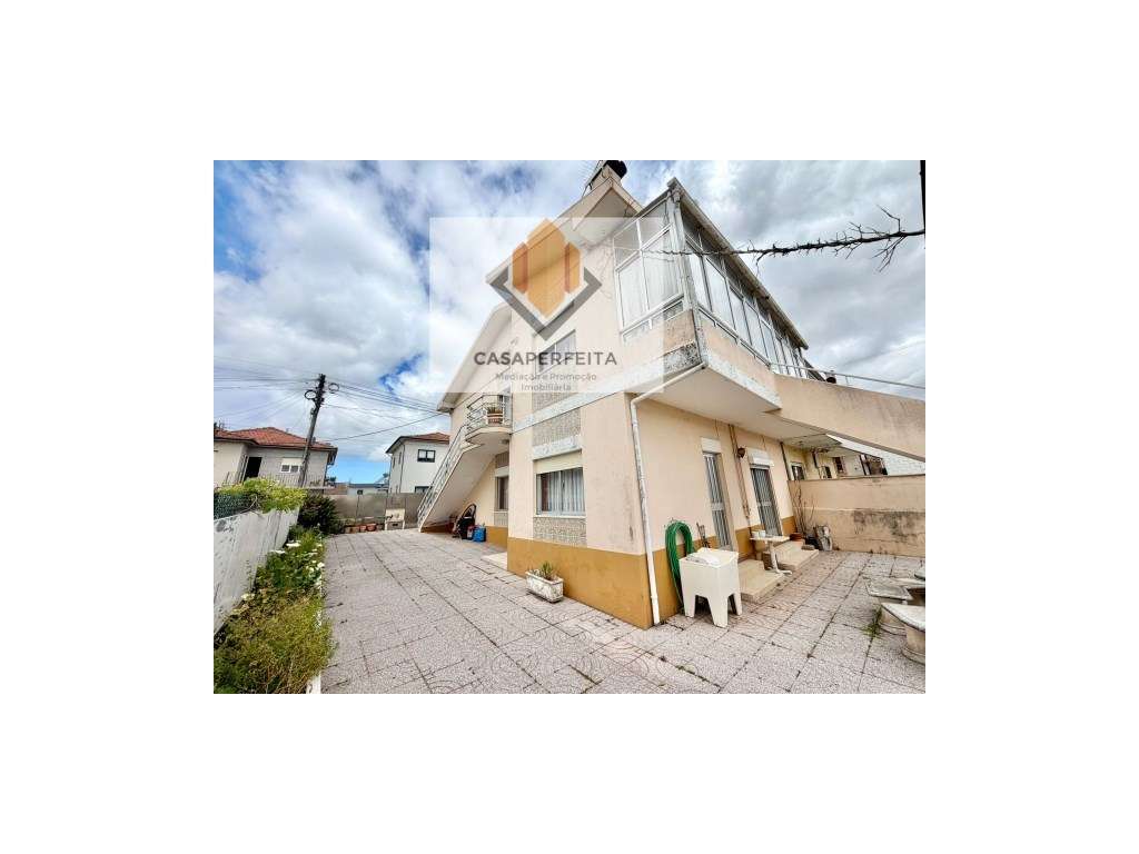 Andar Moradia T3 de 3 Frentes com Terreno, Garagem e Anexos - Avintes-30