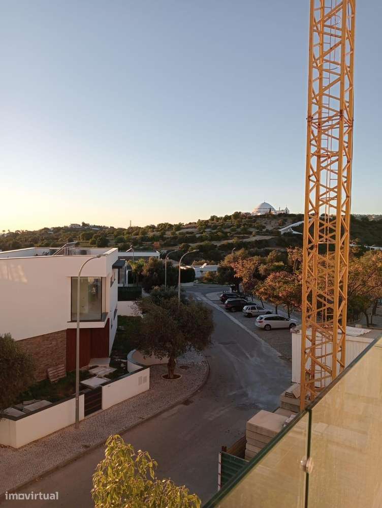 T3 Novo com garagem, varanda e elevador em Loulé - Grande imagem: 3/21