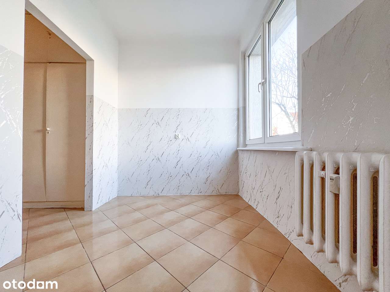 Prezentujemy  słoneczne 2 pok. mieszkanie na I piętrze do aranżacji !-9