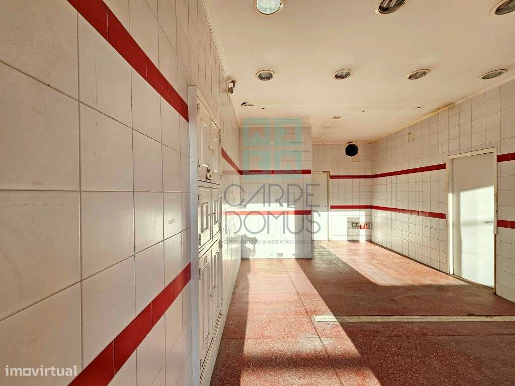 Loja comercial com 50m2, montra, zona movimentada, no Cacém, Sintra-2
